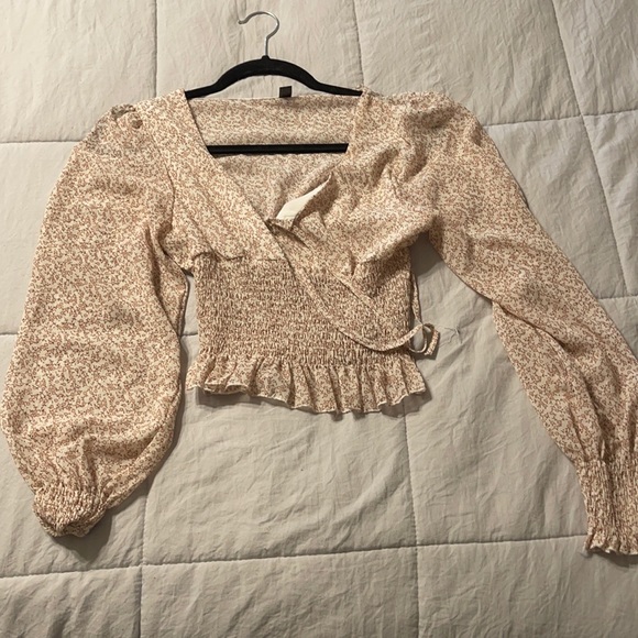 Cream and burgundy color medium crop top - Picture 1 of 1